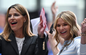 Besties Savannah Guthrie, Jenna Bush Hager Nail Rachel et Phoebe Friends Look